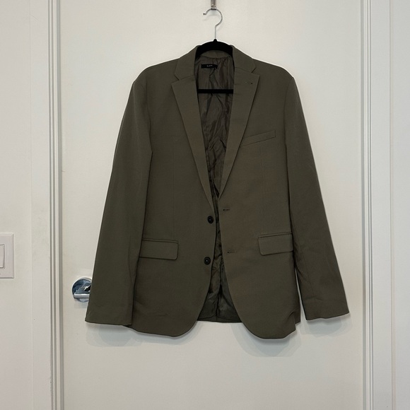 Green fitted suit - Picture 2 of 7